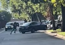 Vozač vučne službe odvukao auto s djetetom: Djevojčica ispala na cestu, otac utrčao u saobraćaj..(VIDEO) Vozač vučne službe odvukao auto s djetetom: Djevojčica ispala na cestu, otac utrčao u saobraćaj