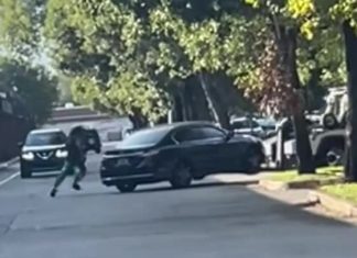 Vozač vučne službe odvukao auto s djetetom: Djevojčica ispala na cestu, otac utrčao u saobraćaj..(VIDEO) Vozač vučne službe odvukao auto s djetetom: Djevojčica ispala na cestu, otac utrčao u saobraćaj