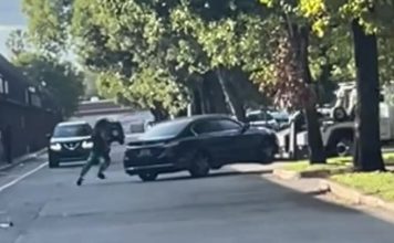 Vozač vučne službe odvukao auto s djetetom: Djevojčica ispala na cestu, otac utrčao u saobraćaj..(VIDEO) Vozač vučne službe odvukao auto s djetetom: Djevojčica ispala na cestu, otac utrčao u saobraćaj