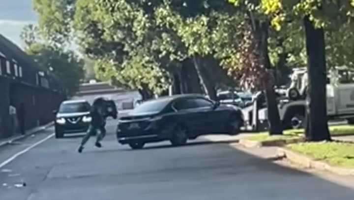 Vozač vučne službe odvukao auto s djetetom - Djevojčica ispala na cestu, otac utrčao u saobraćaj 1 Vozač vučne službe odvukao auto s djetetom: Djevojčica ispala na cestu, otac utrčao u saobraćaj