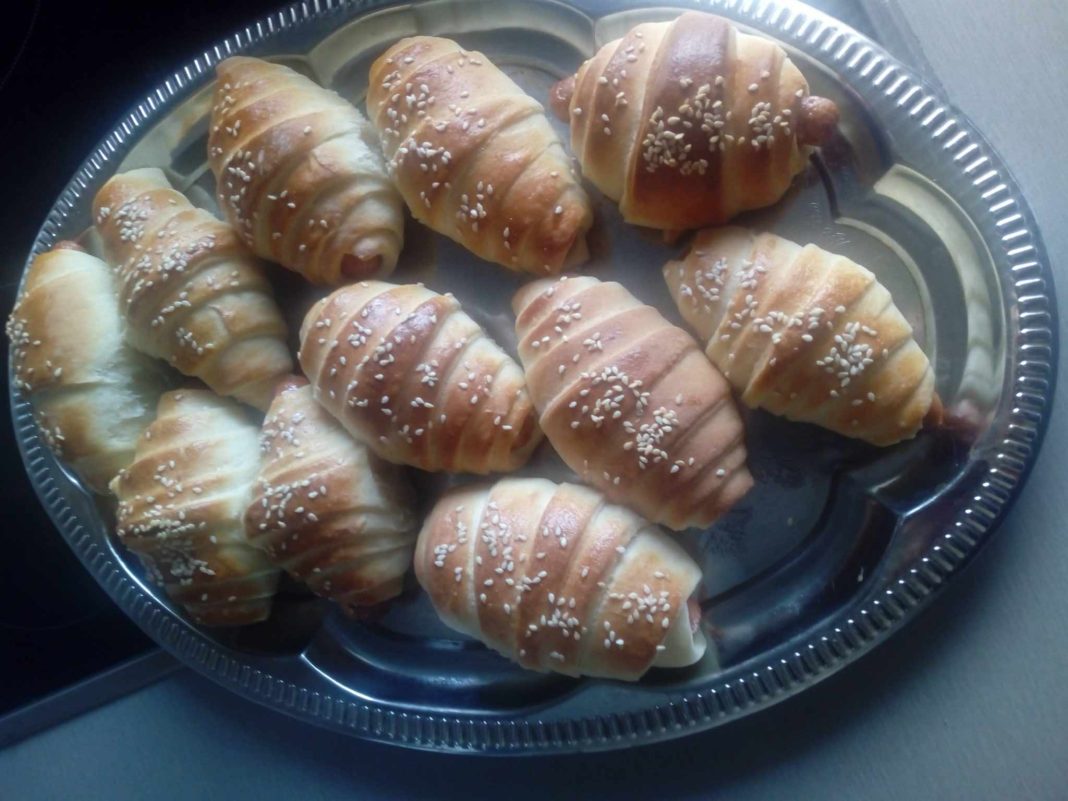 Najmekše Hrenovke u Lisnatom Tijestu: Recept Koji Uvijek Uspije i Osvaja Na Prvi Zalogaj