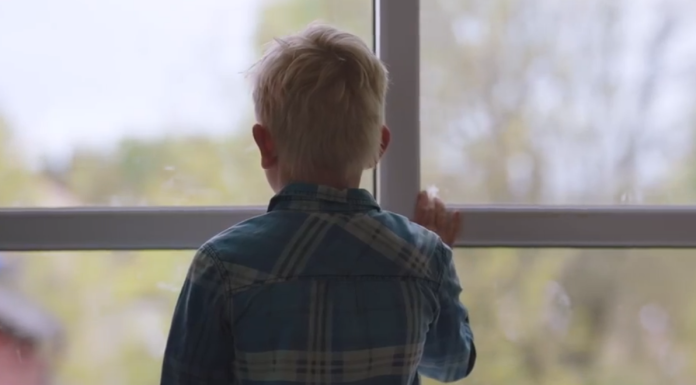 Jedan školski odmor promijenio je sve: Video koji je dirnuo milione Jedan školski odmor promijenio je sve: Video koji je dirnuo milione