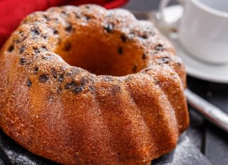 Kuglof sa grožđicama – savršen domaći kolač za svaku priliku Kuglof sa grožđicama – savršen domaći kolač za svaku priliku