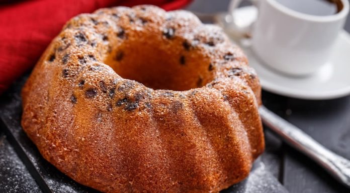 Kuglof sa grožđicama – savršen domaći kolač za svaku priliku Kuglof sa grožđicama – savršen domaći kolač za svaku priliku