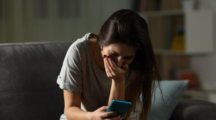 Životna ispovijest koja boli: Voljela sam ga, a on je napravio dijete mojoj majci:„Srušio mi se cijeli svijet“ Životna ispovijest koja boli: Voljela sam ga, a on je napravio dijete mojoj majci:„Srušio mi se cijeli svijet“