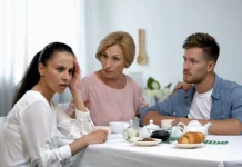 Šok ispovijest: Zbog dojenja ostala gladna, a muževa porodica joj okrenula leđa Šok ispovijest: Zbog dojenja ostala gladna, a muževa porodica joj okrenula leđa