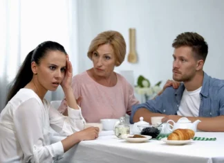 Šok ispovijest: Zbog dojenja ostala gladna, a muževa porodica joj okrenula leđa Šok ispovijest: Zbog dojenja ostala gladna, a muževa porodica joj okrenula leđa