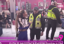 Diskvalifikacija na pomolu? Brutalni incident potresao Belu kuću,Obezbeđenje pomoglo Aniti da udari Aneli?! Diskvalifikacija na pomolu? Brutalni incident potresao Belu kuću,Obezbeđenje pomoglo Aniti da udari Aneli?!