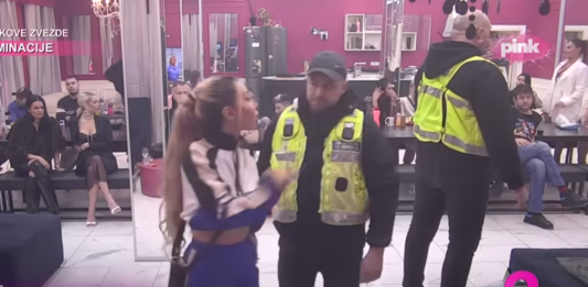 Diskvalifikacija na pomolu? Brutalni incident potresao Belu kuću,Obezbeđenje pomoglo Aniti da udari Aneli?!