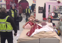 Prešla se granica: Fizički okršaj Luke i Anite digao obezbjeđenje na noge (VIDEO) Prešla se granica: Fizički okršaj Luke i Anite digao obezbjeđenje na noge (VIDEO)