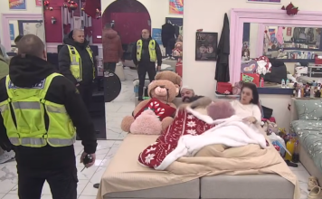 Prešla se granica: Fizički okršaj Luke i Anite digao obezbjeđenje na noge (VIDEO) Prešla se granica: Fizički okršaj Luke i Anite digao obezbjeđenje na noge (VIDEO)