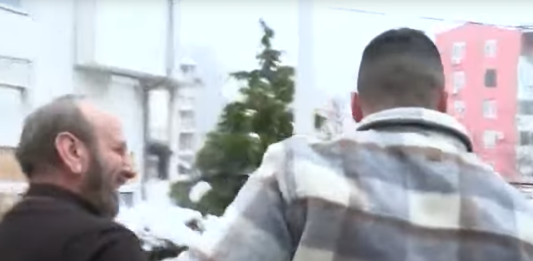 Tajni razgovor iza crkve! Sveštenik prišao Terzi i otkrio kršteno ime njegove kćerke – Pink sve snimio (VIDEO)