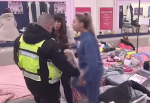 Frustracije eksplodirale u zoru: Miljana Kulić bacala stvari, pa skočila na Aneli Frustracije eksplodirale u zoru: Miljana Kulić bacala stvari, pa skočila na Aneli