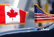 Da li Kanada zaista razmatra rat sa SAD-om? Zastave Kanade i Sjedinjenih Američkih Država jedna pored druge