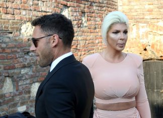 Policija je brzo reagovala!! Jelena Karleuša prijavila bivšeg supruga Duška Tošića zbog navodnog ulaska u stan na Dedinju! Policija je brzo reagovala!! Jelena Karleuša prijavila bivšeg supruga Duška Tošića zbog navodnog ulaska u stan na Dedinju!