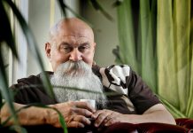 Osvanuo mural Luisa: Grad priča o legendi koja nije zaboravljena Ljubiša Stojanović Luis tokom razgovora