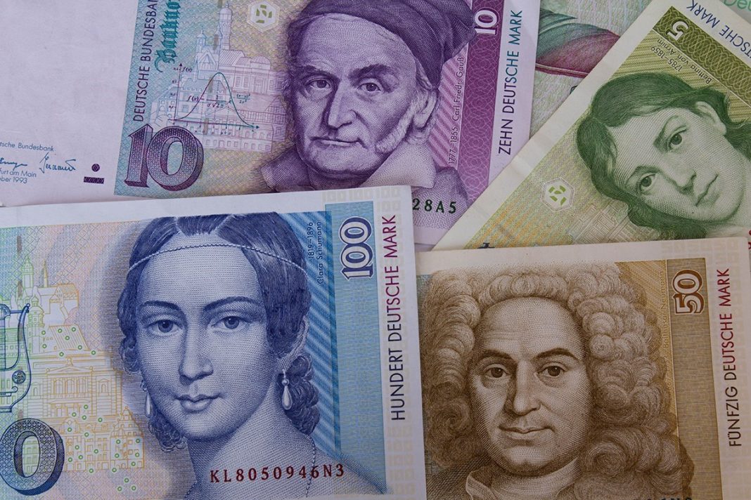 Skrivene u dušecima i ormarima - Nijemci i dalje čuvaju 12 milijardi maraka Skrivene u dušecima i ormarima: Nijemci i dalje čuvaju 12 milijardi maraka