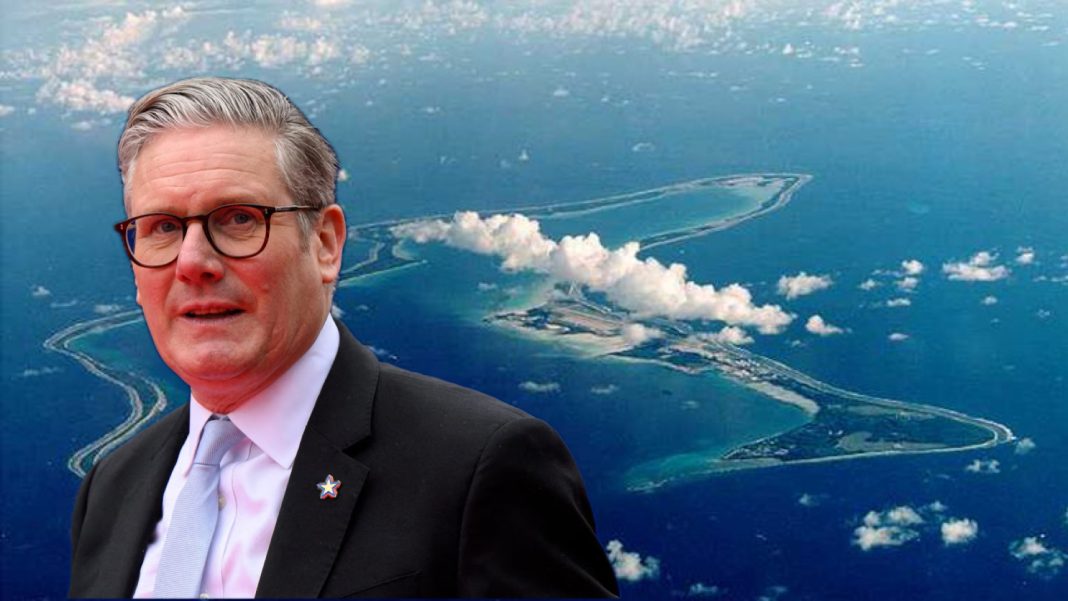 Ostrvo Diego Garcia u Indijskom okeanu snimljeno iz zraka