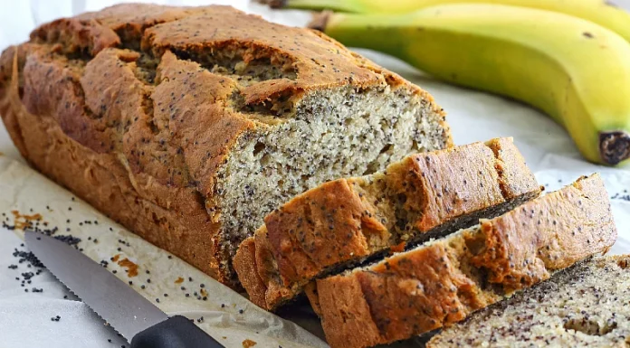Jednostavan, mirisan i neodoljiv: Banana hljeb s makom iz domaće kuhinje Jednostavan, mirisan i neodoljiv: Banana hljeb s makom iz domaće kuhinje