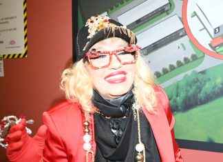 Nada Topčagić otvoreno: Od kontejnera do estradnog glamura – život bez stida Nada Topčagić otvoreno: Od kontejnera do estradnog glamura – život bez stida