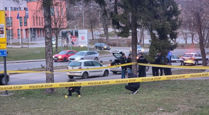 INCIDENT U SRCU TUZLE: Brutalan obračun kod Trga slobode, jedna osoba teško povrijeđena INCIDENT U SRCU TUZLE: Brutalan obračun kod Trga slobode, jedna osoba teško povrijeđena