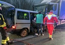 Teška nesreća kod Sarajeva: Jedna osoba poginula, osam povrijeđenih na putu Sarajevo – Pale Teška nesreća kod Sarajeva: Jedna osoba poginula, osam povrijeđenih na putu Sarajevo – Pale