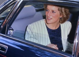 Šta je princeza Dajana zaista mislila o princu Endruu? Danas te riječi zvuče drugačije Princeza Dajana razgovara sa novinarima kroz prozor automobila