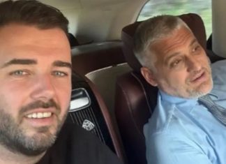 Prijatelj Čedomira Jovanovića pred kamerama? Aleksandar dobio ponudu za ulazak u rijaliti (FOTO) „Kod mene je rijaliti svaki dan“ – kratko, jasno i viralno! 🤯 Cimer Čedomira Jovanovića odgovorio je na pitanje o ulasku u rijaliti, a njegov odgovor zapalio je društvene mreže. Da li je ovo samo šala ili najava nečeg većeg?