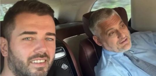 „Kod mene je rijaliti svaki dan“ – kratko, jasno i viralno! 🤯 Cimer Čedomira Jovanovića odgovorio je na pitanje o ulasku u rijaliti, a njegov odgovor zapalio je društvene mreže. Da li je ovo samo šala ili najava nečeg većeg?