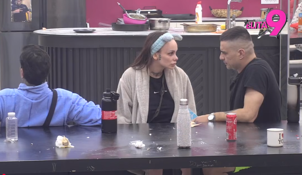 LJUBOMORA NA MAKSIMUMU: Nisu prali zube zajedno, pa izbio skandal! LJUBOMORA NA MAKSIMUMU: Nisu prali zube zajedno, pa izbio skandal!