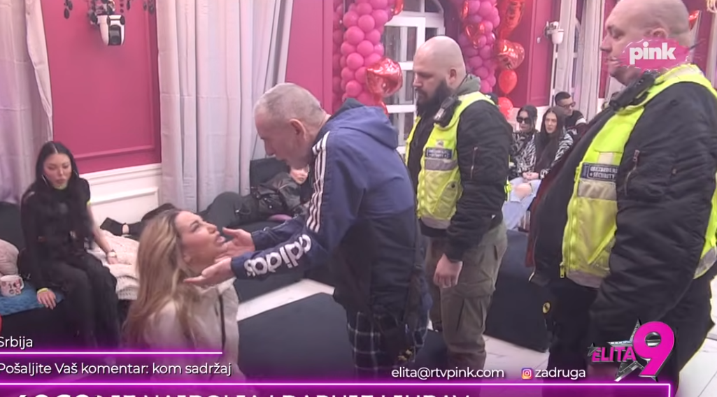 Totalni krah u Beloj kući: Aneli doživela nervni slom, pomenute i zabranjene supstance! Totalni krah u Beloj kući: Aneli doživela nervni slom, pomenute i zabranjene supstance!