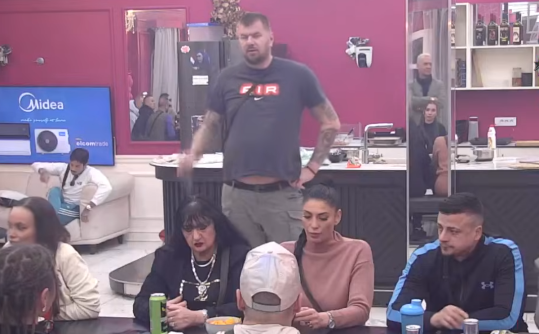 BES KOJI JE KLJUČAO GODINAMA: Janjuš brutalno udario na Matoru, njen odgovor sve ostavio u šoku! (VIDEO)