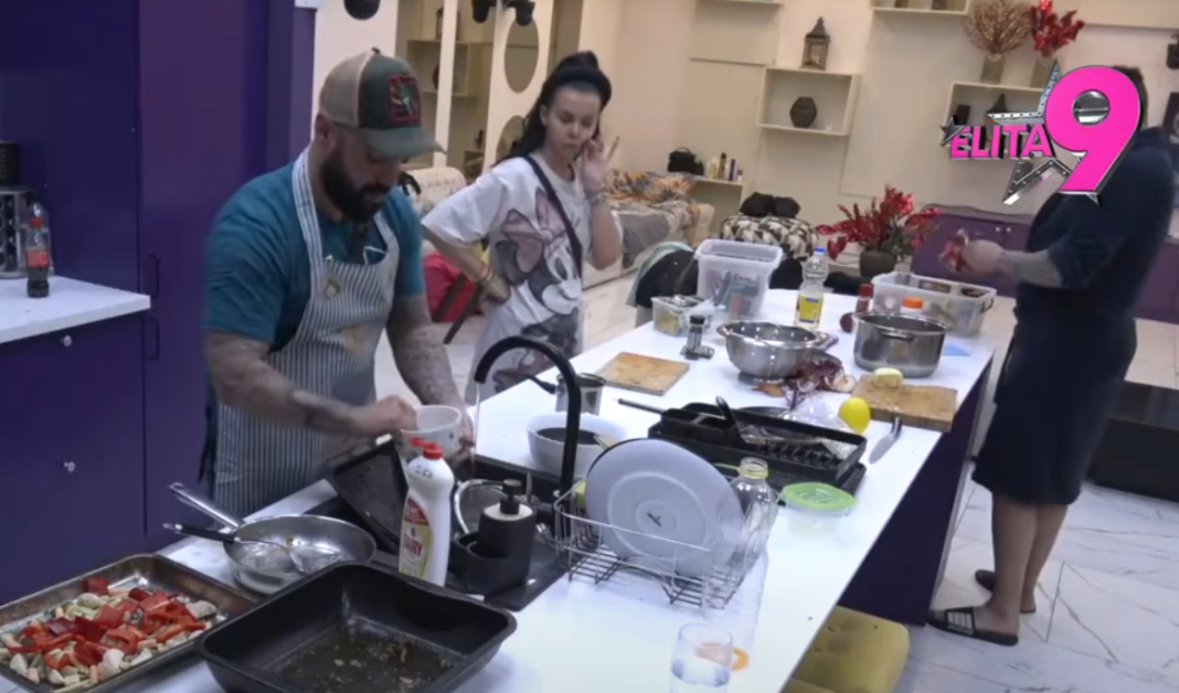 DRAMA U KUPATILU! Bora Santana slučajno vidio Anitu golu – Luka zaprijetio kaznom!