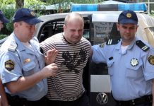 Pucnjava na Ilidži: Jasmir Halilović otvorio vatru na policiju, ranjen u razmjeni…(VIDEO) Policijski službenici privode muškarca s lisicama na rukama