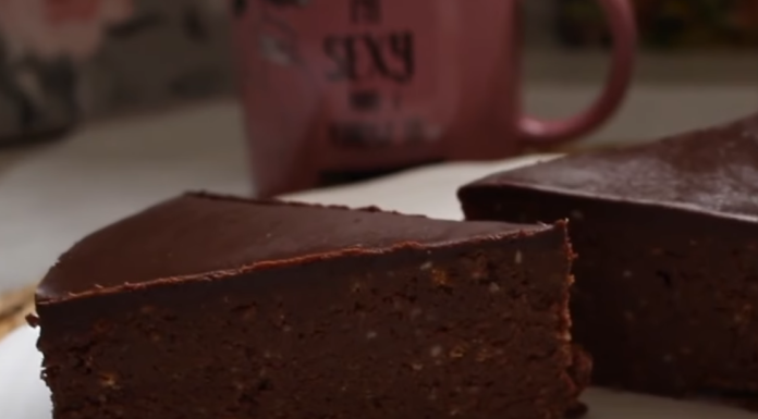 Čokoladna torta od 3 sastojka koja je zaludjela internet – gotova za 5 minuta! Čokoladna torta od 3 sastojka koja je zaludjela internet – gotova za 5 minuta!