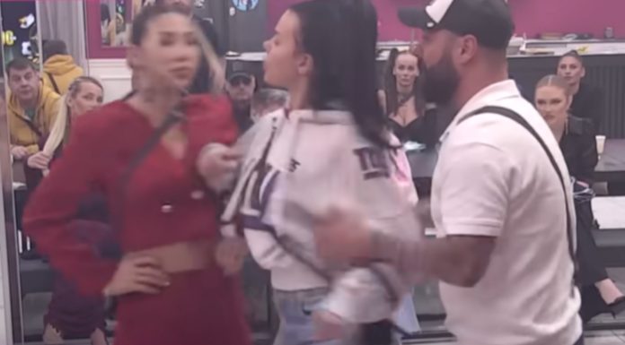 ŠOK U ELITI: Trudna Anita nasrnula na Aneli – obezbjeđenje jedva spriječilo haos! ŠOK U ELITI: Trudna Anita nasrnula na Aneli – obezbjeđenje jedva spriječilo haos!