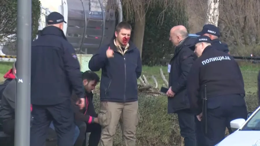 Batinaši na ulicama, policija bez reakcije - Izborni haos u više gradova 1