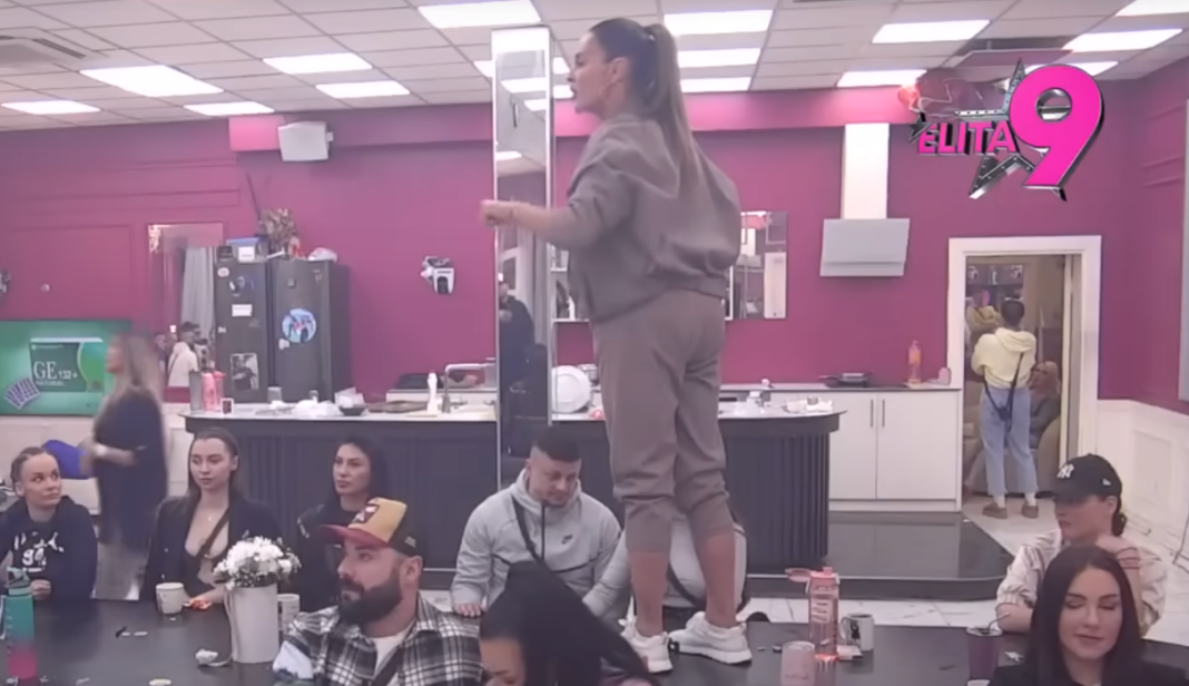 “Nisam zaljubljen u tebe!” Janjuš javno odbrusio Kačavendi, ona pobesnela i popela se na sto!