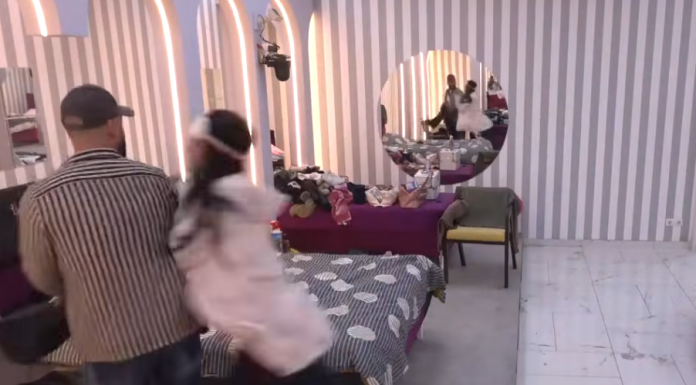 Napad koji kamere nisu direktno snimile! Haos u Eliti 9 otkriven u ogledalu – od siline udarca pao na pod Napad koji kamere nisu direktno snimile! Haos u Eliti 9 otkriven u ogledalu – od siline udarca pao na pod