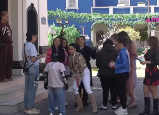 Neočekivani gost u Eliti: Robot Toša donio slatko iznenađenje i pokupio simpatije svih žena! Neočekivani gost u Eliti: Robot Toša donio slatko iznenađenje i pokupio simpatije svih žena!