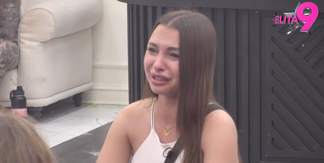 SUZE USRED RIJALITIJA! Ivan Marinković brutalno napao Saru, ona slomljena pred svima: “Dokle ćete se iživljavati?”