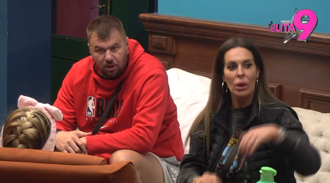 Pakleni okršaj u Eliti: Janjuš otkrio detalje odnosa sa Kačavendom:Imali smo se*s TRI PUTA (VIDEO) Pakleni okršaj u Eliti: Janjuš otkrio detalje odnosa sa Kačavendom:Imali smo se*s TRI PUTA (VIDEO)