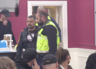 SKANDAL U PROGRAMU UŽIVO: Bora izgubio kontrolu pa skočio na Hanu, učesnici ga jedva zaustavili! SKANDAL U PROGRAMU UŽIVO: Bora izgubio kontrolu pa skočio na Hanu, učesnici ga jedva zaustavili!