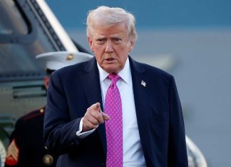 Dramatična poruka iz Washingtona: Trump pozvao Irance da preuzmu vlast Donald Trump govori tokom javnog obraćanja o situaciji u Iranu