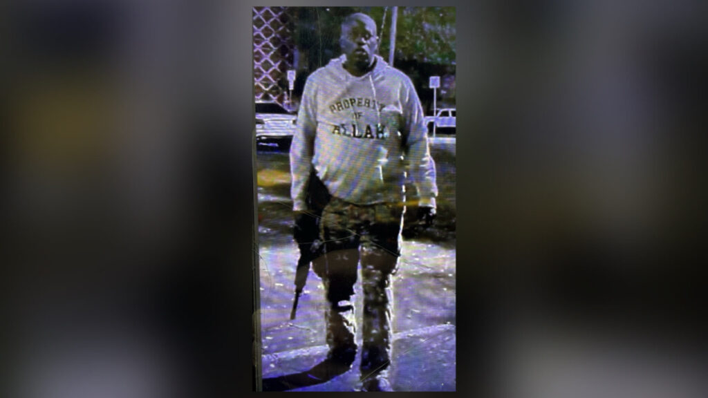 Pucnjava u Austinu pod istragom terorizma: Napadač nosio obilježja povezana s Iranom Muškarac osumnjičen za pucnjavu u Austinu okrenut prema kameri