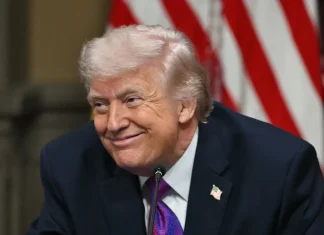 Trump tvrdi da je izveden snažan napad na iransko ostrvo Kharg: „Jedan od najvećih bombarderskih udara u istoriji regiona“