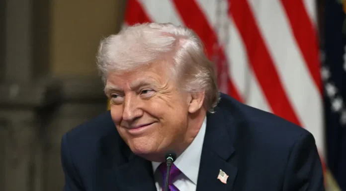 Trump tvrdi da je izveden snažan napad na iransko ostrvo Kharg: „Jedan od najvećih bombarderskih udara u istoriji regiona“