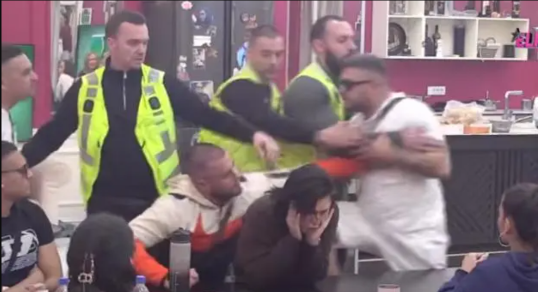 NEZAPAMĆEN INCIDENT!Asmin Durdžić poludio – preskočio sto, obezbjeđenje jedva reagovalo! NEZAPAMĆEN INCIDENT!Asmin Durdžić poludio – preskočio sto, obezbjeđenje jedva reagovalo!