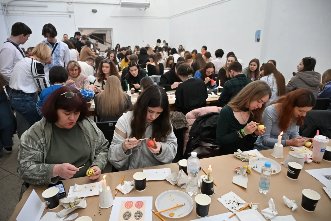 AA_20260404_41013696_41013692_NACIONALNI_REKORD_U_FARBANJU_USKRSNJIH_JAJA_U_LAVOVU_2010acad22.jšeg