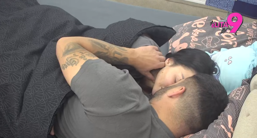 STRAST BEZ KOČNICE: Maja i Asmin razmjenjuju nježnosti dok Stanija gori od bijesa! (VIDEO) STRAST BEZ KOČNICE: Maja i Asmin razmjenjuju nježnosti dok Stanija gori od bijesa! (VIDEO)